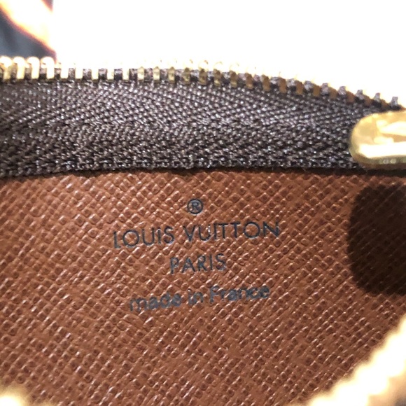 Lv keychains super hard to find - Picture 5 of 9